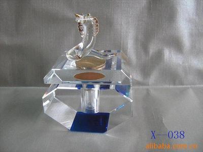 水晶艺术与功能性的完美融合 探秘高端香水瓶的精湛工艺